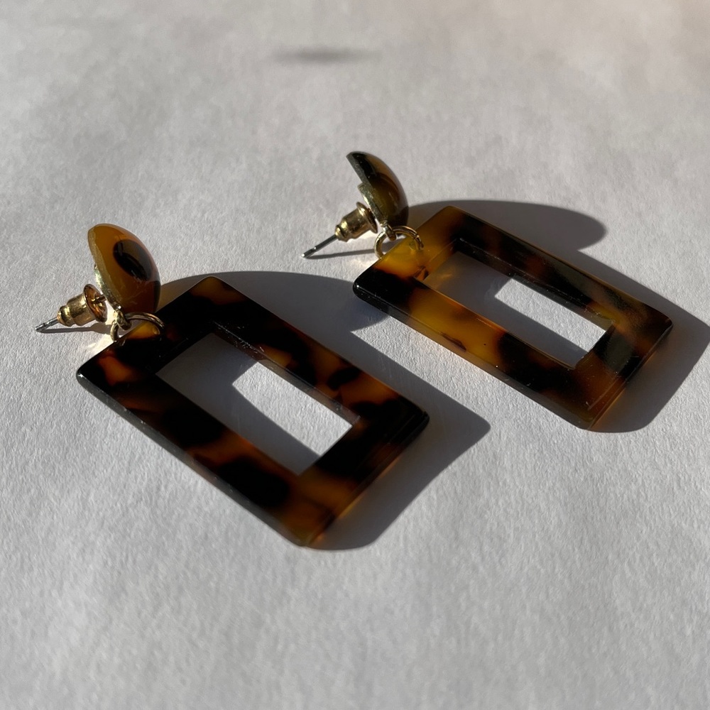 Rectangular Tortoise Pattern Earrings - image 2